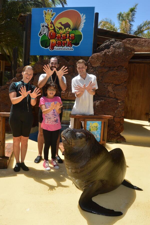 Twitter : @Oasis_Park (Oasis Park)