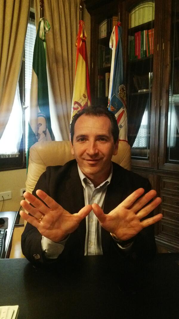 Twitter : @rau_olmedo (Яaúl Olmedo)