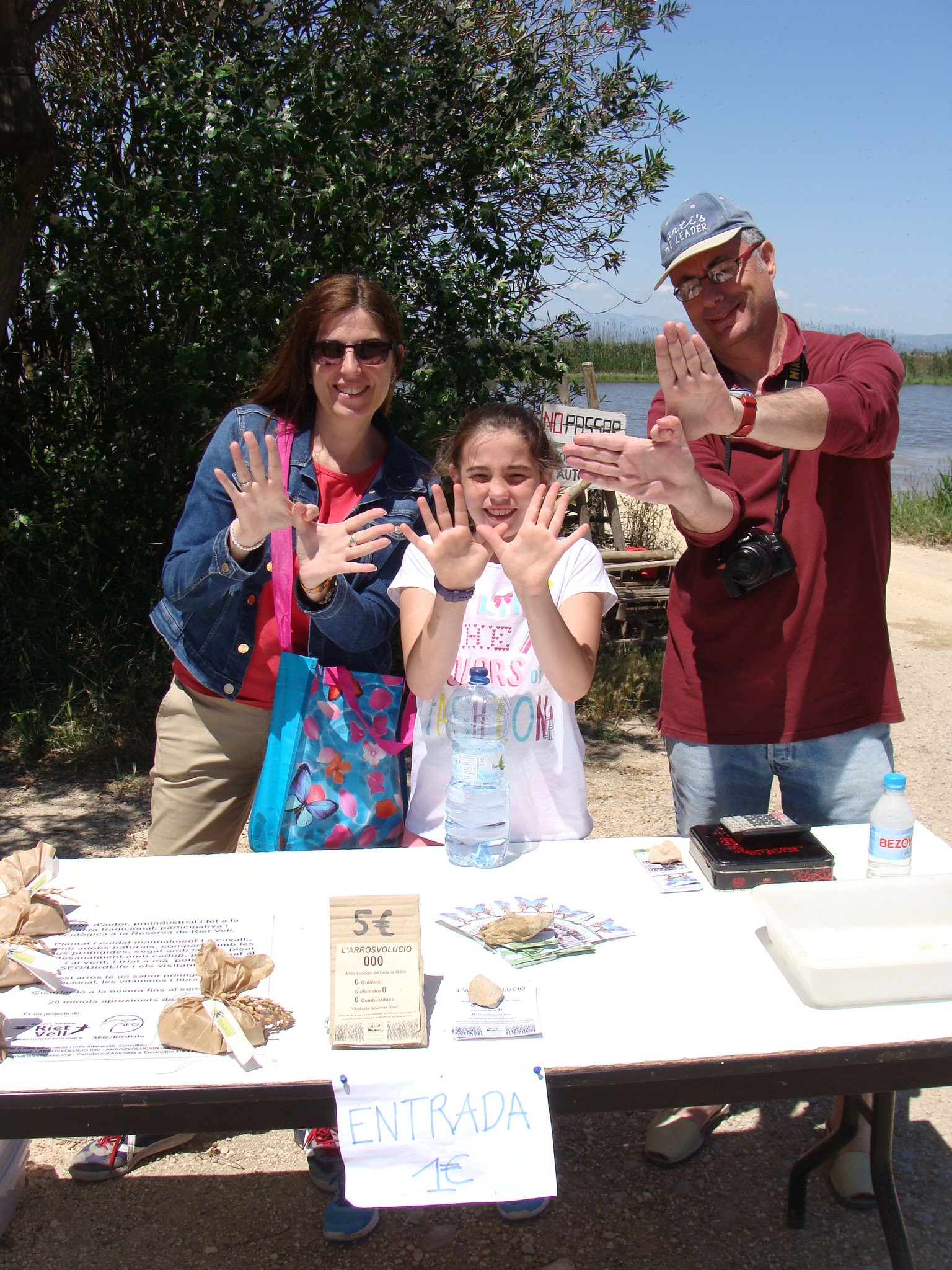 Visitantes en la siembra de la Arrozvolución en la Reserva Riet Vell de SEO/BirdLif en el Delta del Ebro