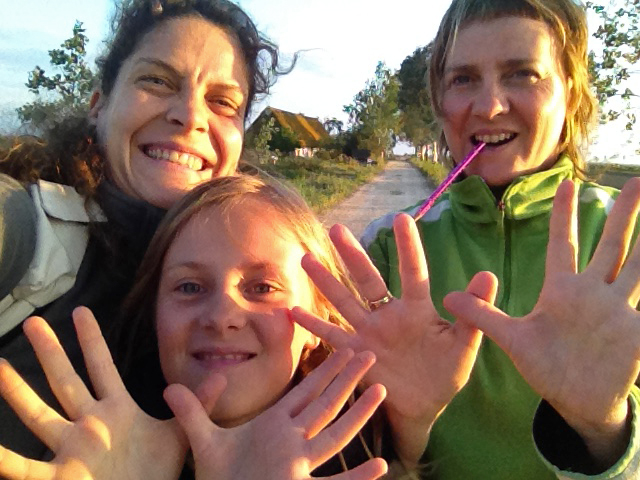 Montse, Hanna i Sara desde Riet Vell amb la Xarxa Natura 2000